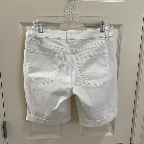 Talbots white girlfriend style denim shorts. Size-6 - Picture 2 of 3